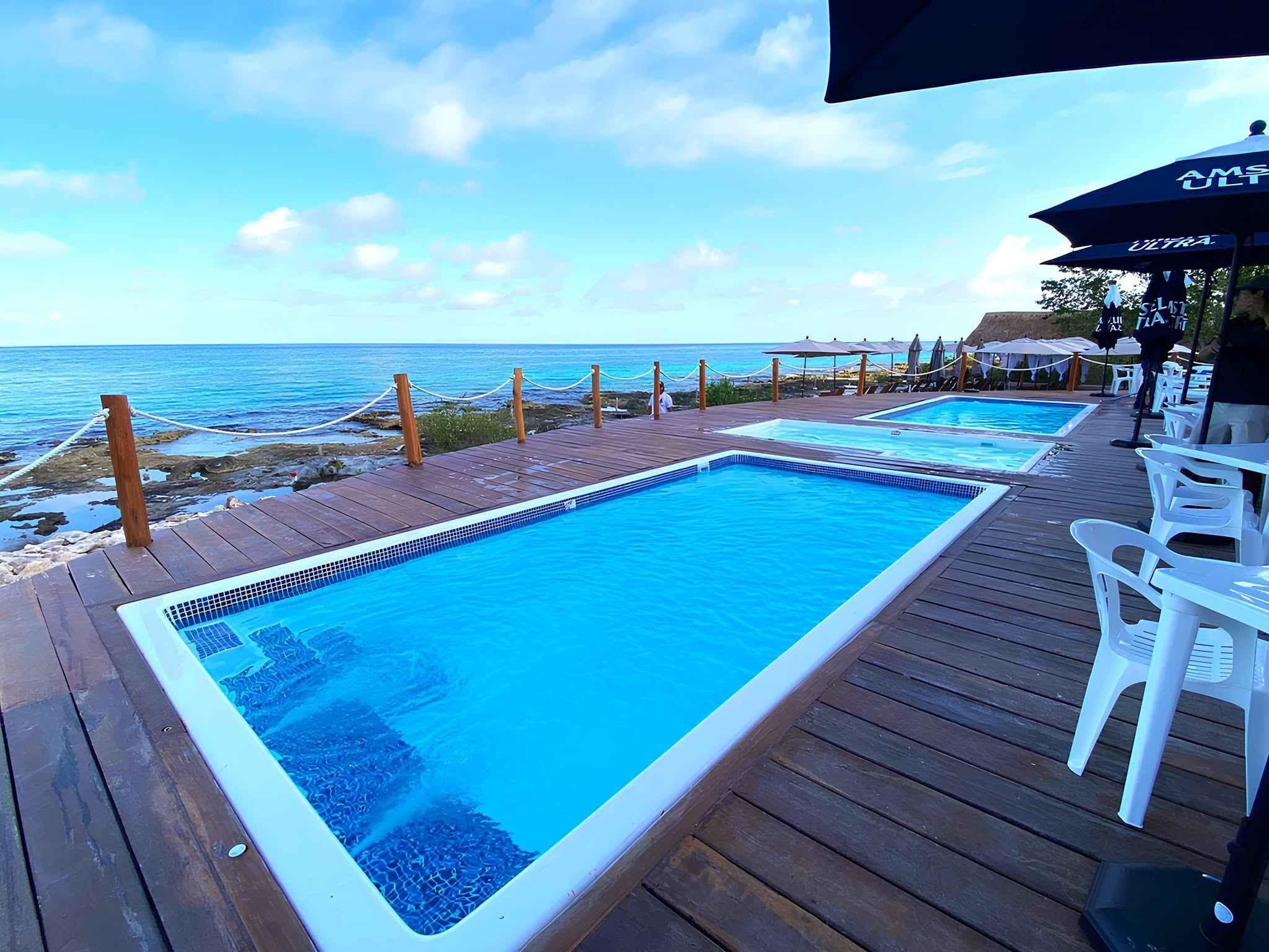 Oceanfront pools at Paraíso Bajo