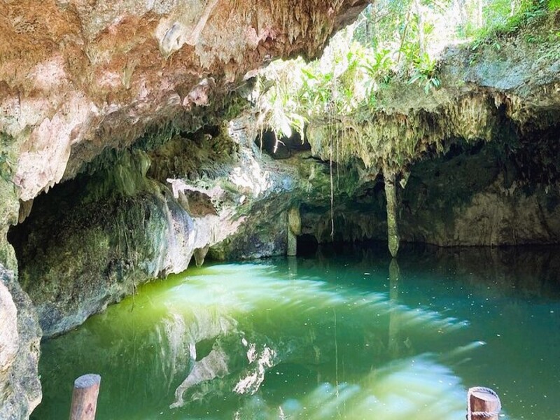 Private Jeep Expedition to Jade Cavern with Lunch & Snorkel